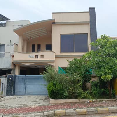 5 Marla furnished house available for rent near park musjid or commercial