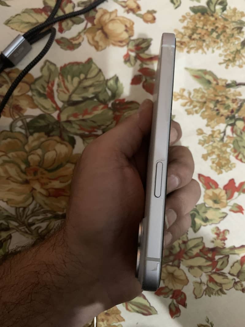 Apple iPhone 15 3