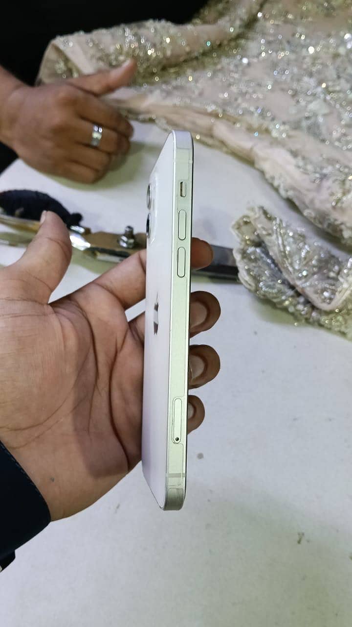 Apple iPhone 12 0