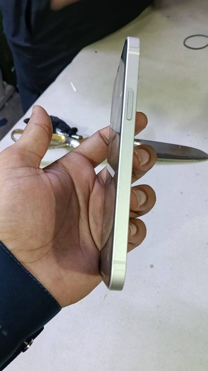 Apple iPhone 12 2
