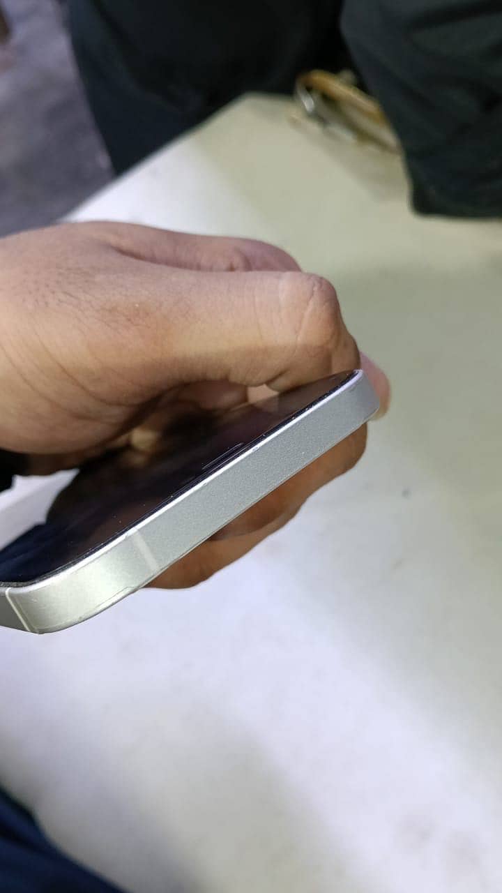 Apple iPhone 12 6