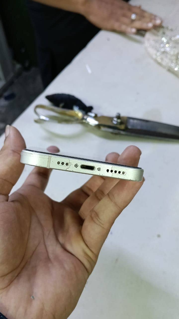 Apple iPhone 12 7