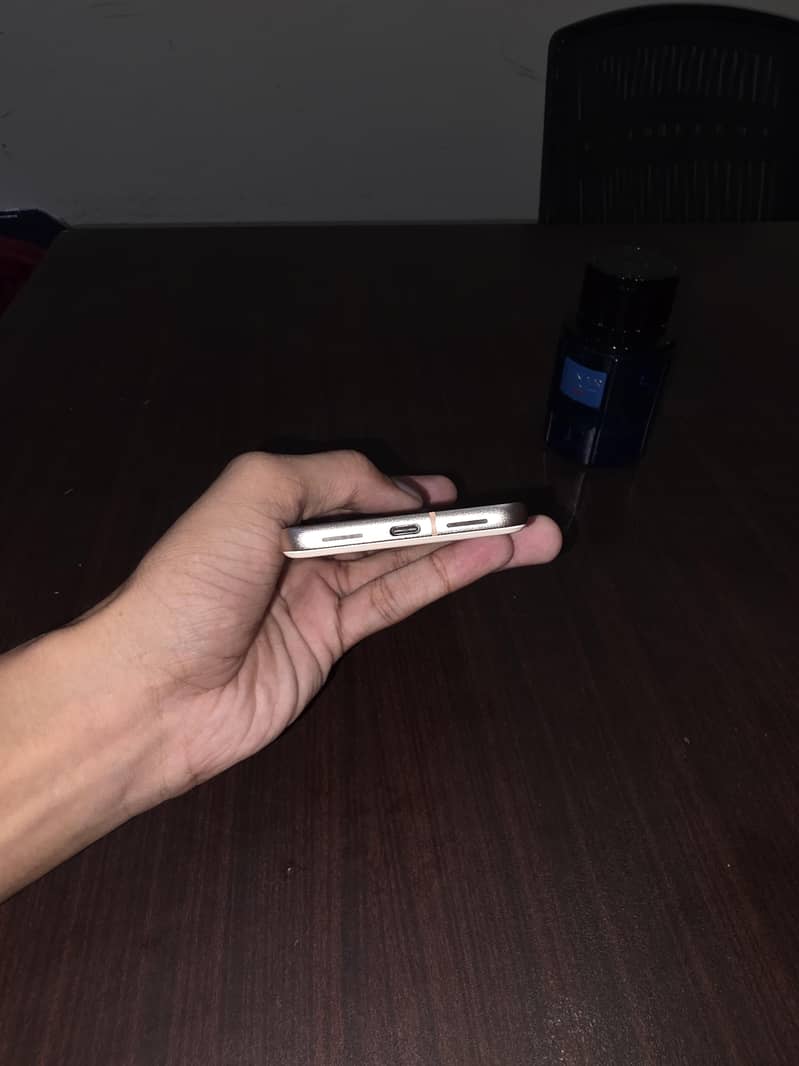 Google Pixel 8 6