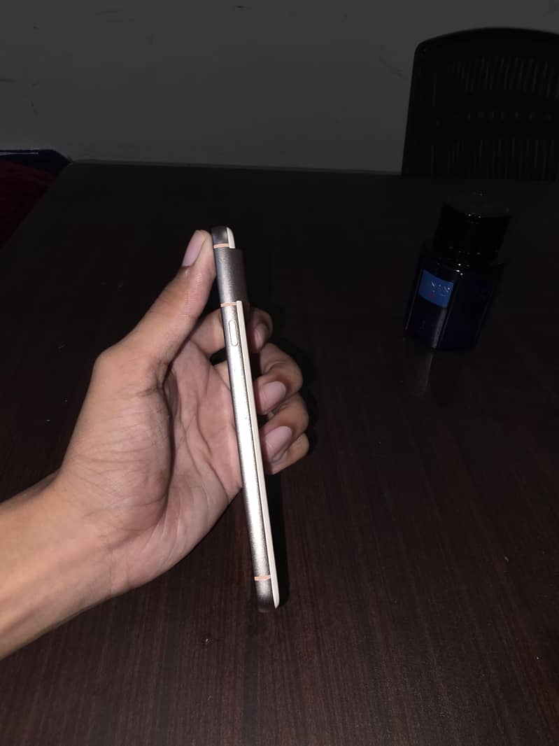 Google Pixel 8 7