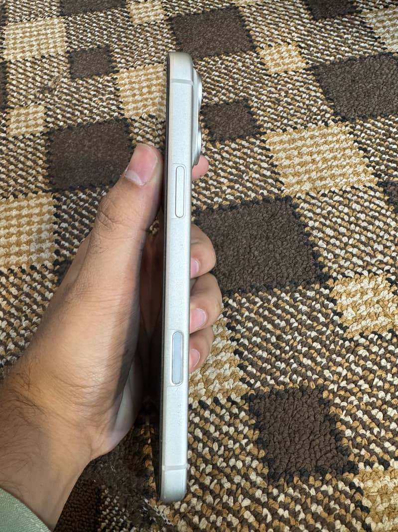 Apple iPhone 17 Pro Max 4