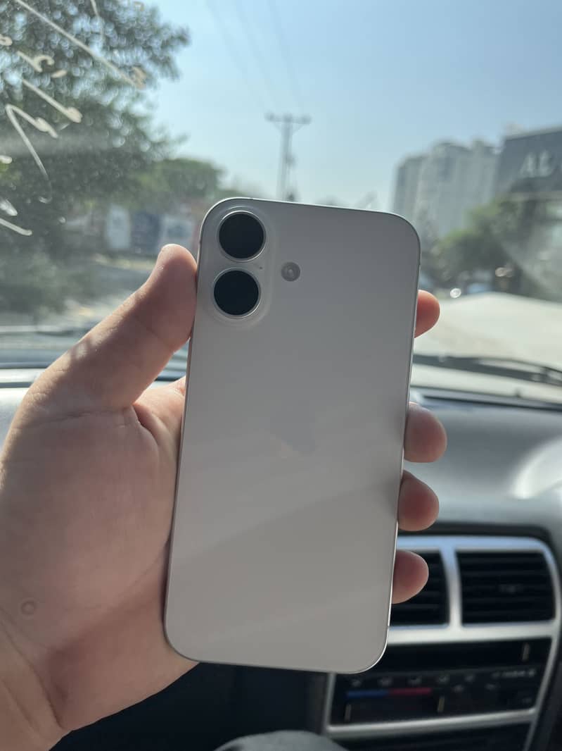 Apple iPhone 16 1