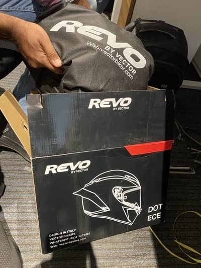 Helmet Revo by Vector