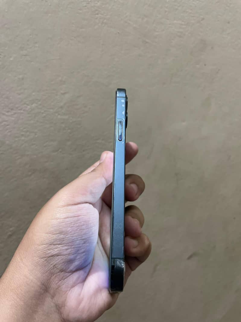 Apple iPhone 12 Pro 2