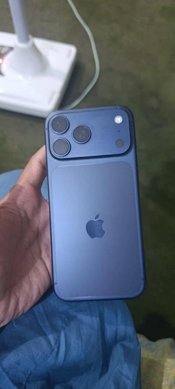 Apple iPhone 17 Pro Max 0