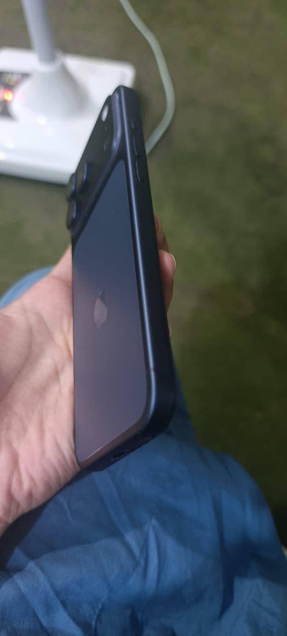 Apple iPhone 17 Pro Max 4