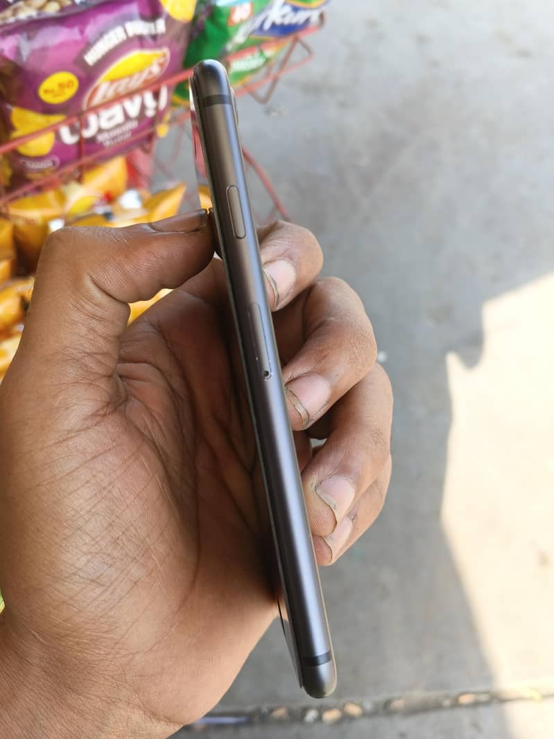 Apple iPhone 8 1