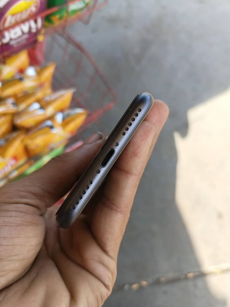 Apple iPhone 8 3