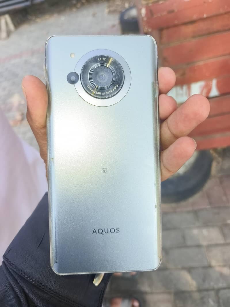 Sharp Aquos Sense7 1