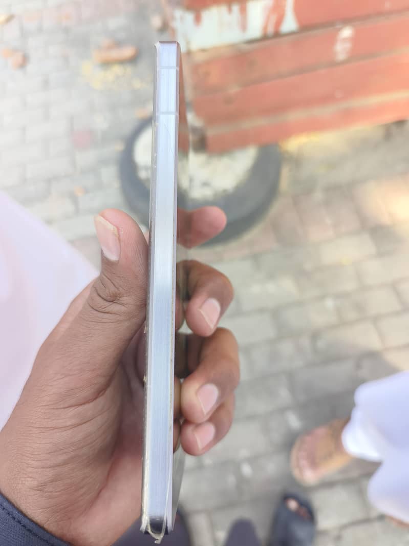 Sharp Aquos Sense7 2
