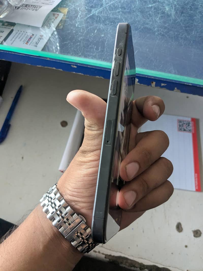 Apple iPhone 15 Pro Max 3