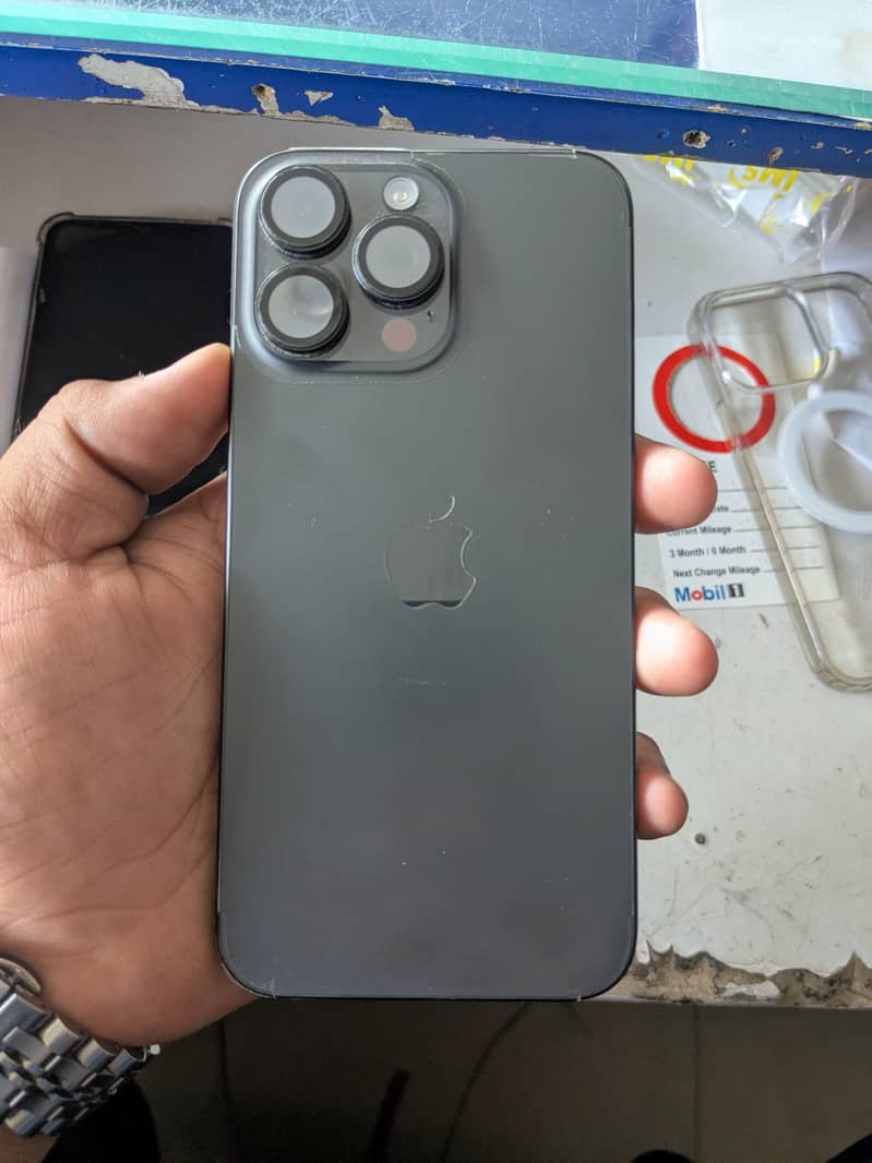 Apple iPhone 15 Pro Max 4