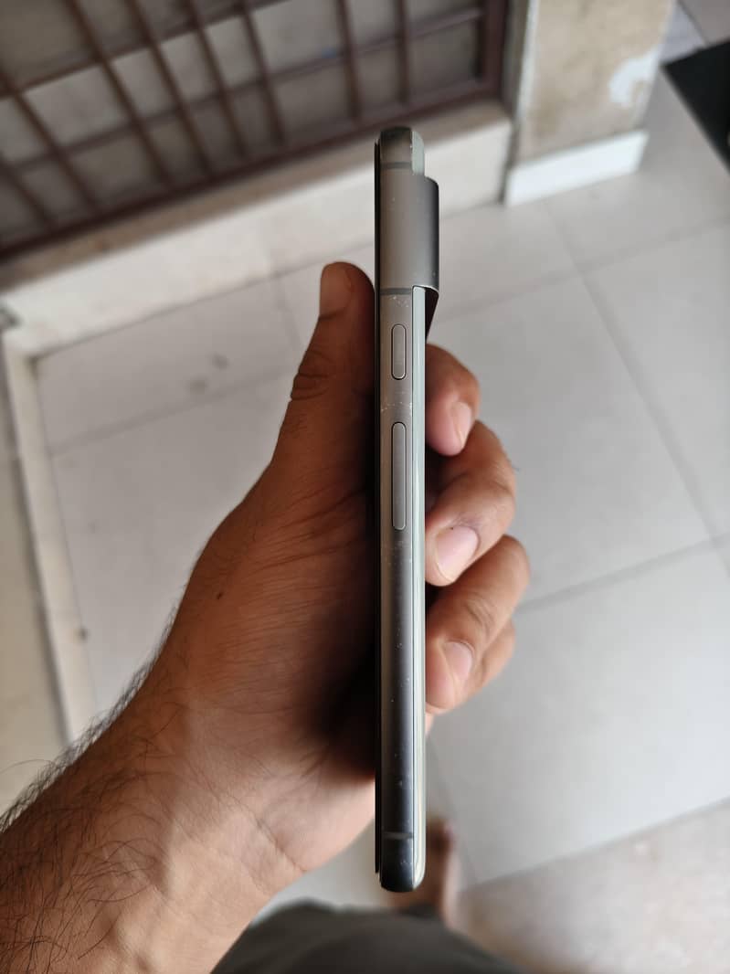 Google Pixel 8 4