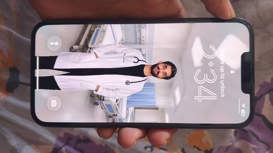 Apple iPhone 13 1