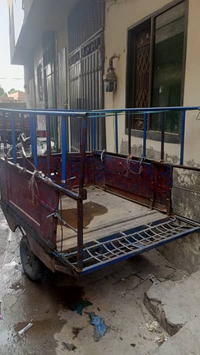 United 100 cc loader rickshaw