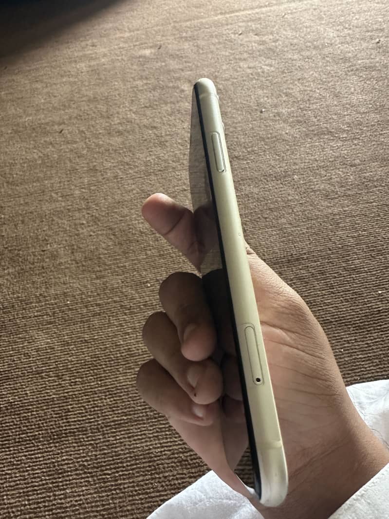 Apple iPhone 11 3