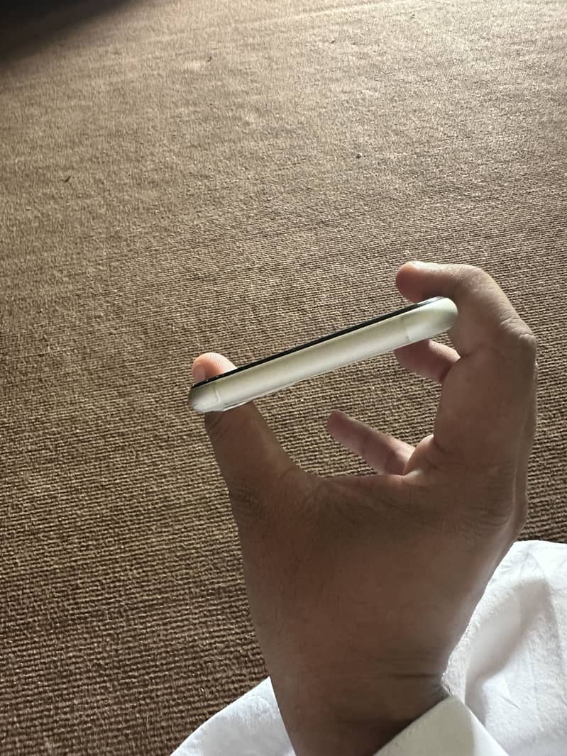 Apple iPhone 11 4