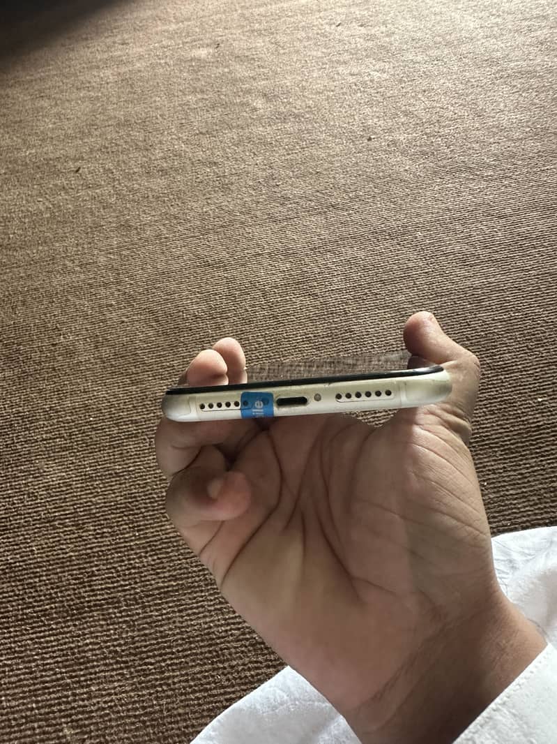 Apple iPhone 11 7