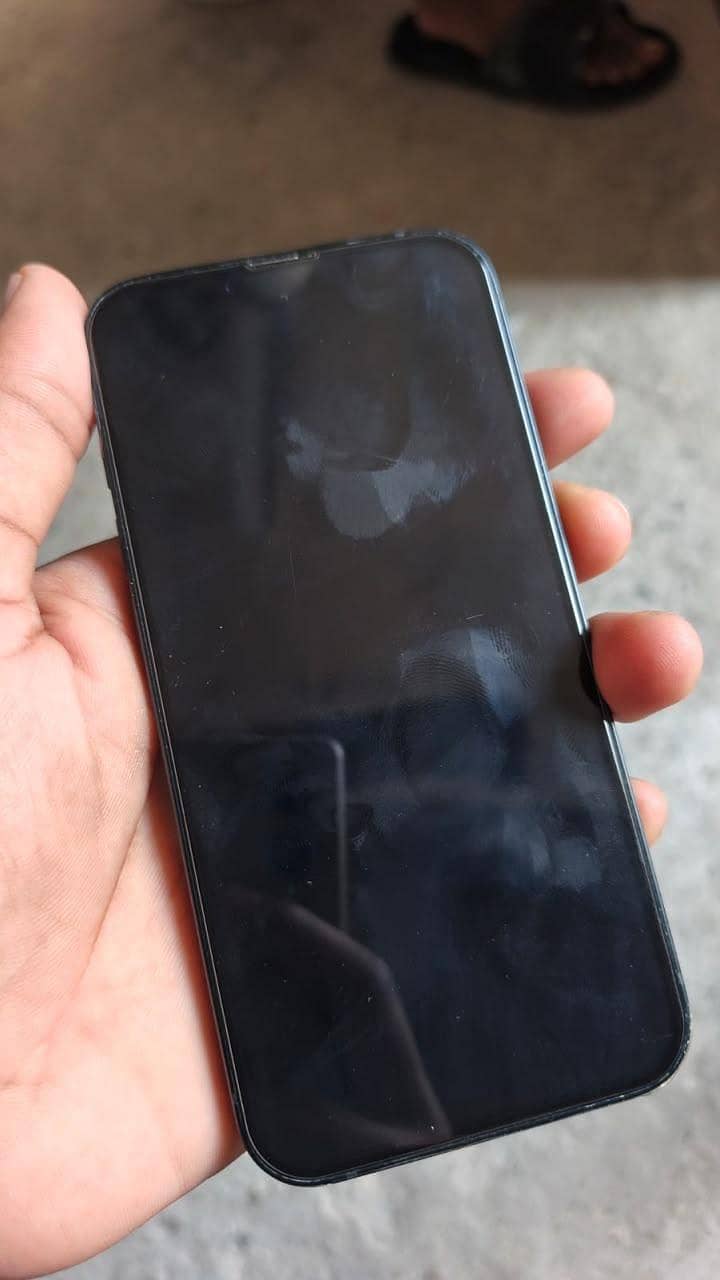 Apple iPhone 13 4