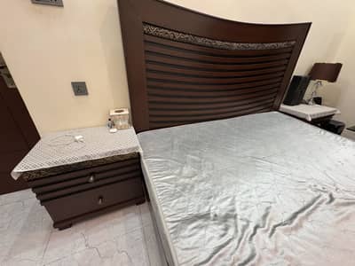 Beds & side tables