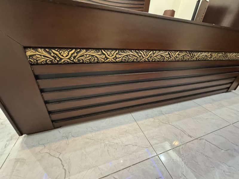 Beds & side tables 3
