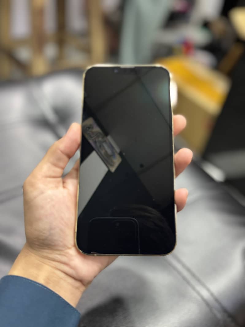 Apple iPhone 13 Pro Max 4