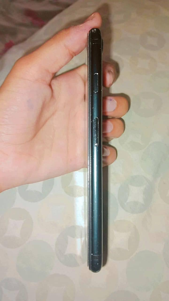 Apple iPhone 7 2
