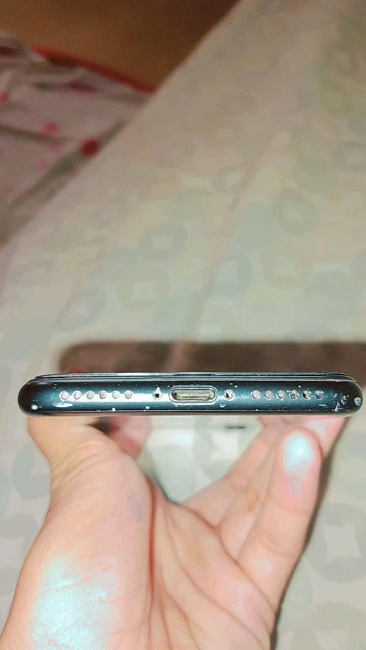 Apple iPhone 7 4