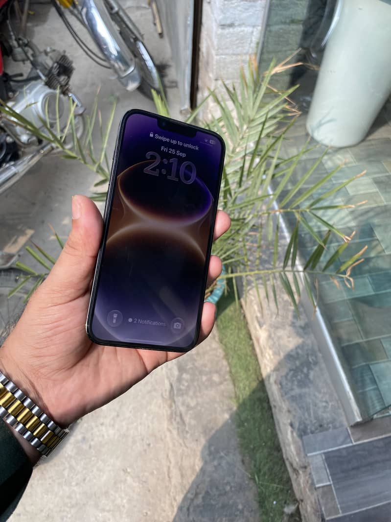 Apple iPhone 13 Pro 1