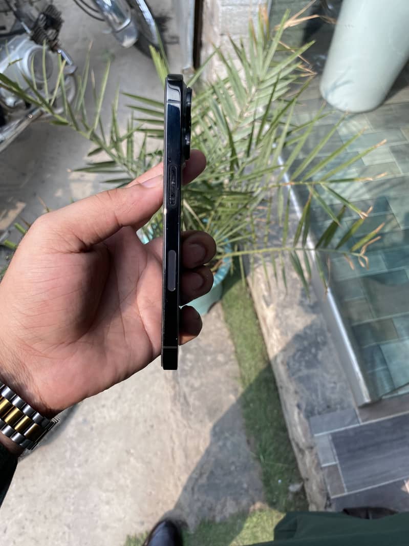 Apple iPhone 13 Pro 2