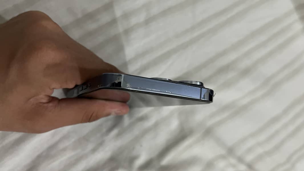 Apple iPhone 13 Pro 4