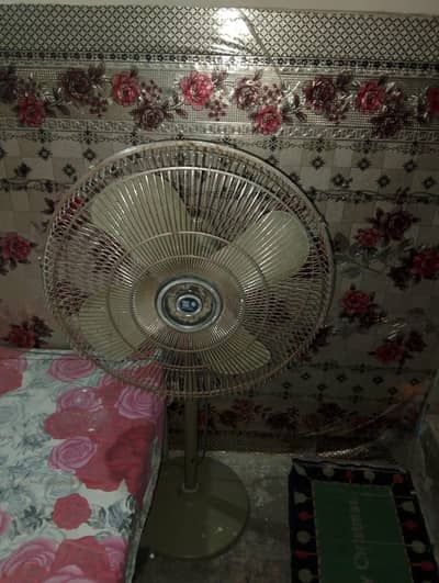 pedestal fan  locarachi contact : 03161332742