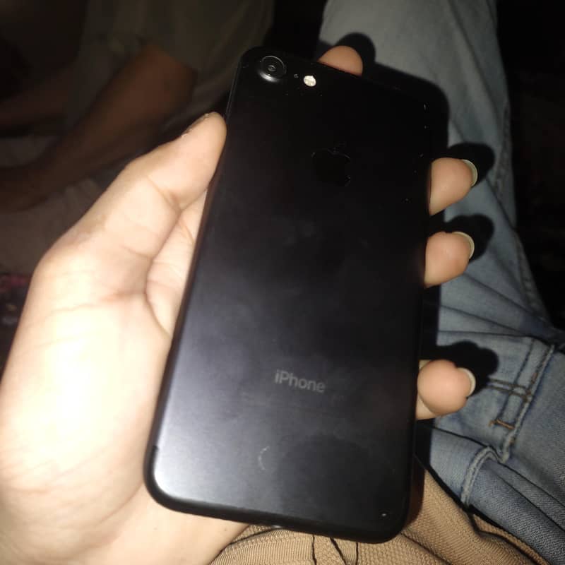 Apple iPhone 7 2