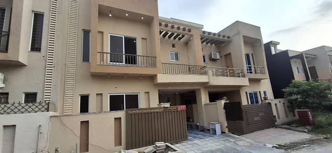 Bahria town phase 8, 5 marla designer house, 4 beds with attach baths