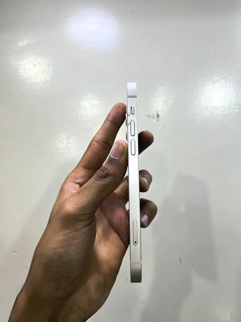 Apple iPhone 12 3