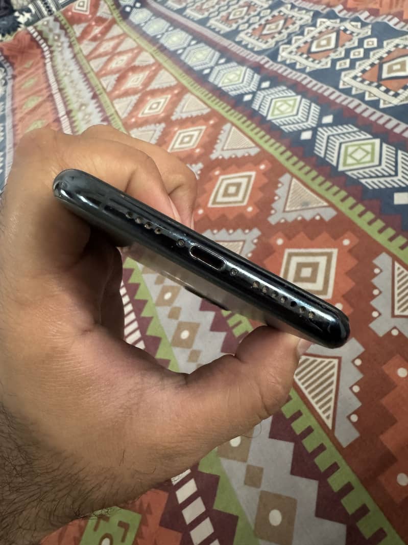 iPhone 11 Pro Max 256GB PTA Approved 4