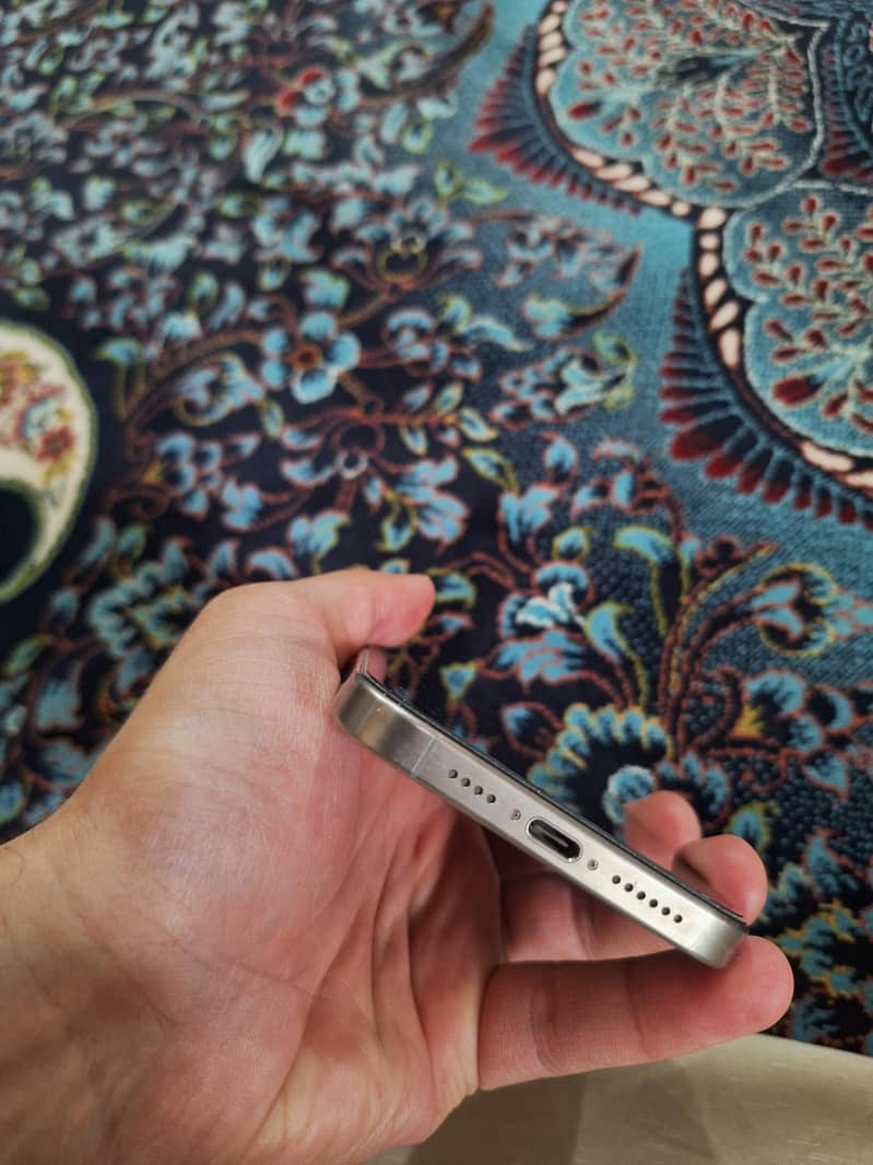 Apple iPhone 15 Pro Max 2