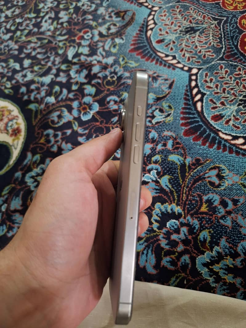 Apple iPhone 15 Pro Max 3