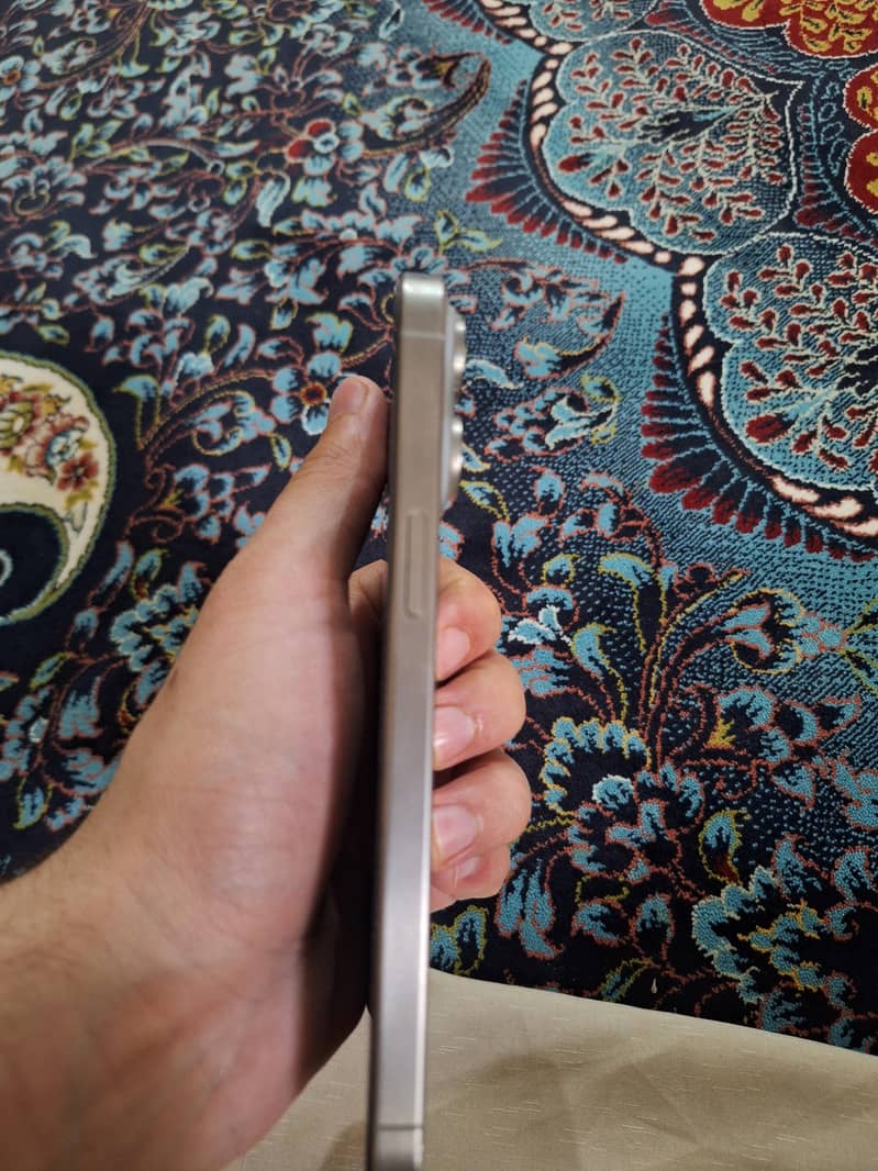 Apple iPhone 15 Pro Max 4