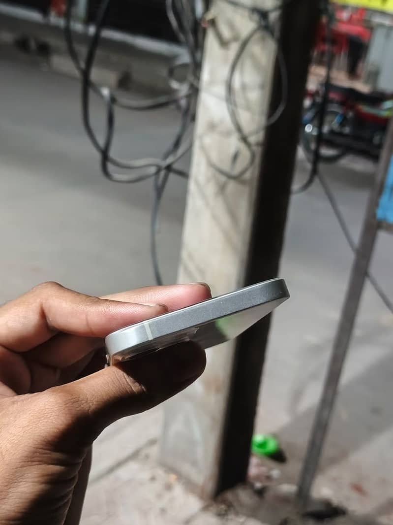 Apple iPhone 13 4