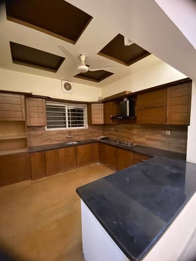 10 Marla House Available For Rent In Bahria Town Phase 6