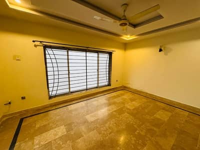 10 Marla House Available For Rent In Bahria Town Phase 3