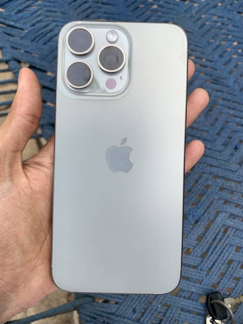 Apple iPhone 15 Pro Max 1