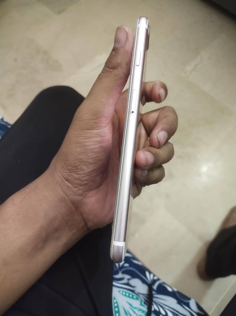 Apple iPhone 7 Plus 2