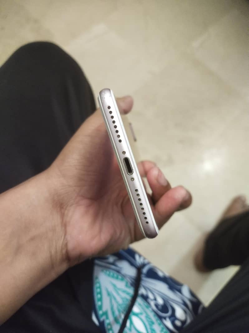 Apple iPhone 7 Plus 3