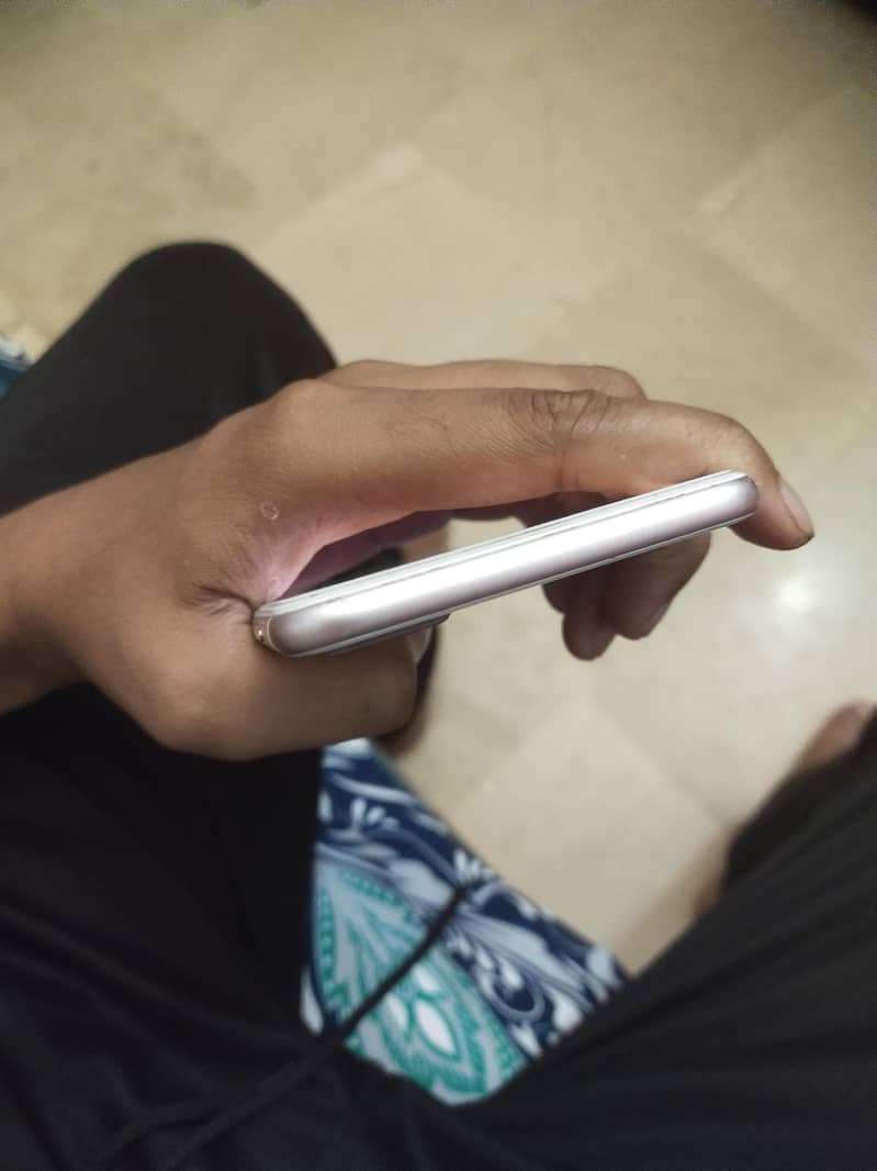 Apple iPhone 7 Plus 5